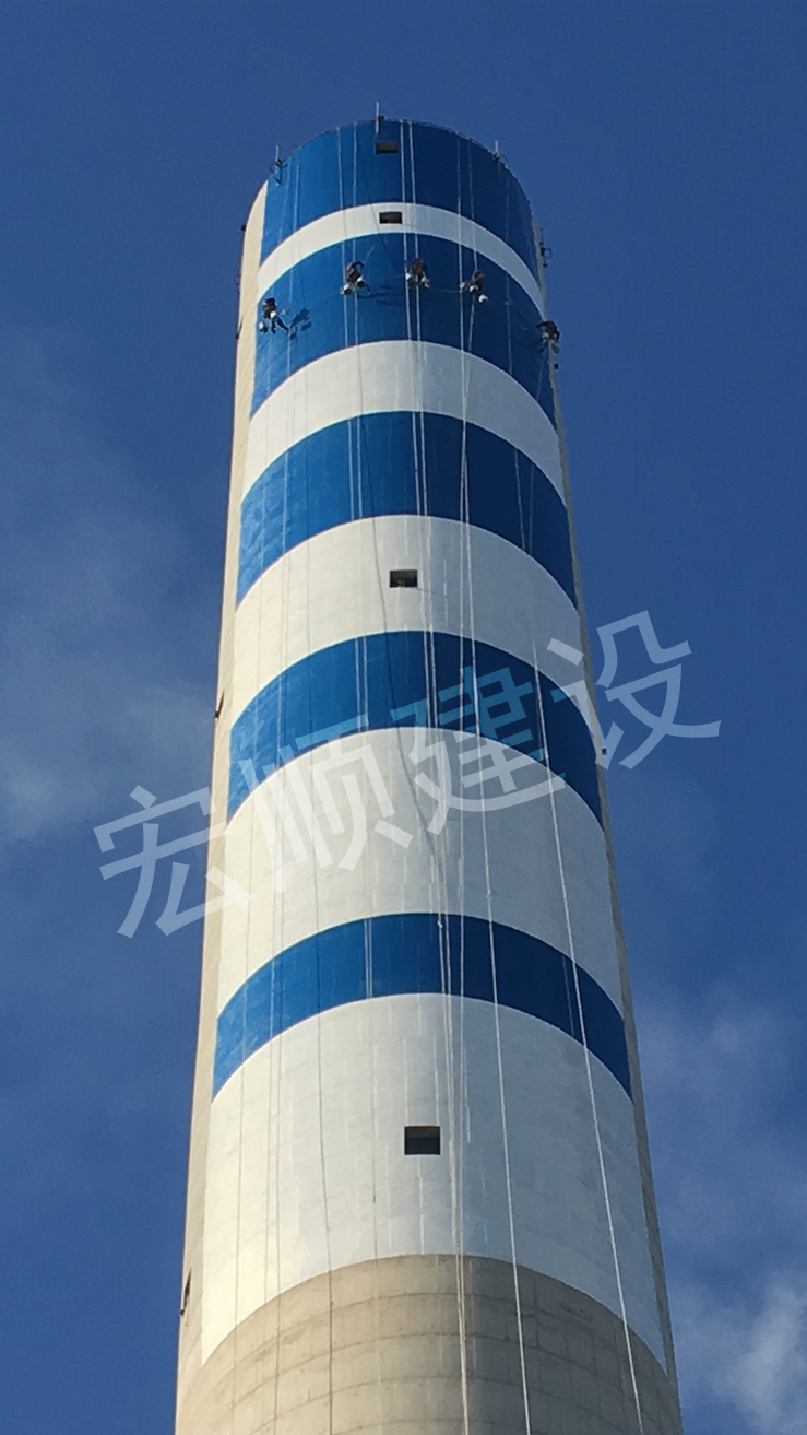 水泥煙囪外壁刷藍(lán)白色環(huán)標(biāo)識(shí)能讓城市環(huán)境添加一道風(fēng)景！